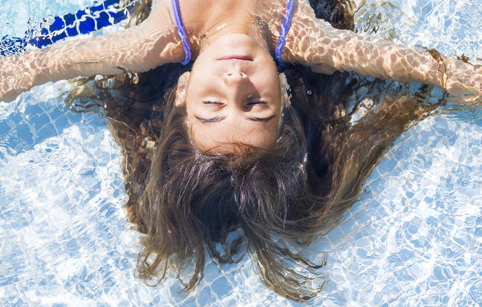 How to Keep Your Hair from Turning Green After Swimming: Simple Tips for Pool Lovers