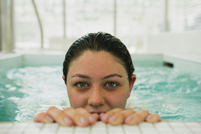 How to Remove the Chlorine Smell From Your Hair