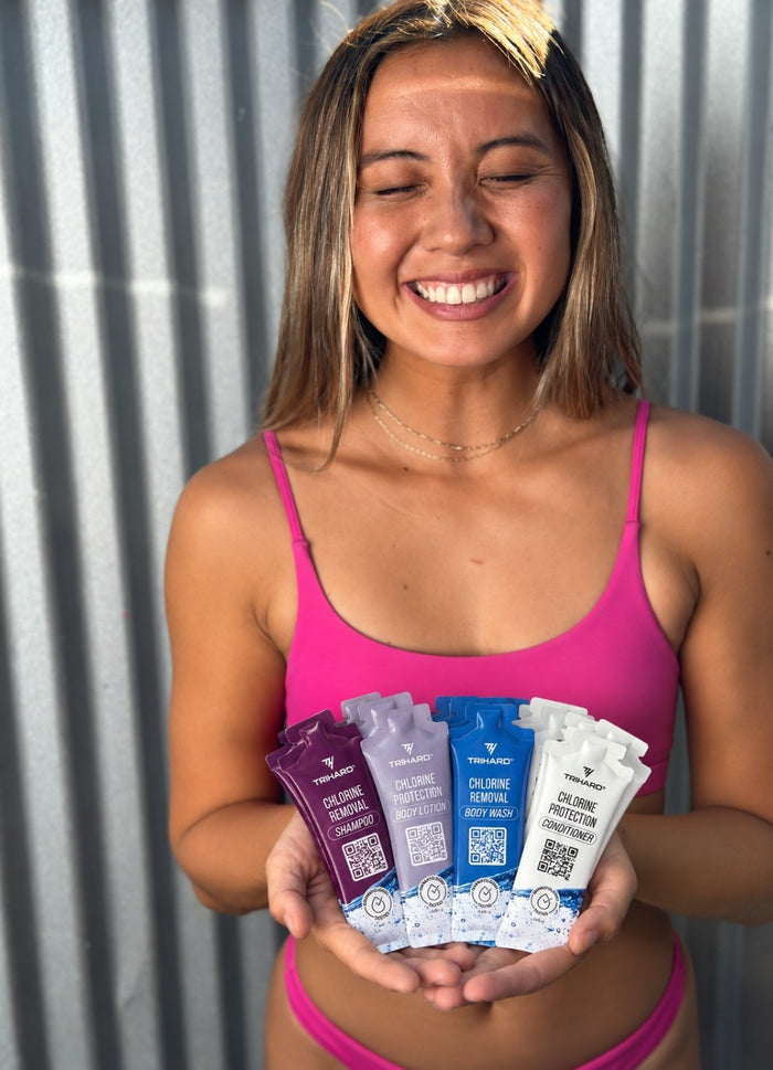 Swimmer holding TRIHARD single-use sachets